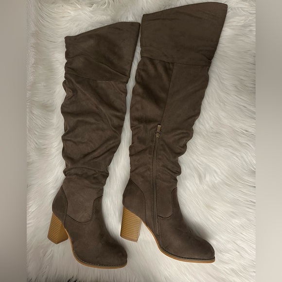 Journee Womens Kaison Wide Width Wide Calf Stacked Heel Over The Knee Boots 7.5 - Picture 4 of 7